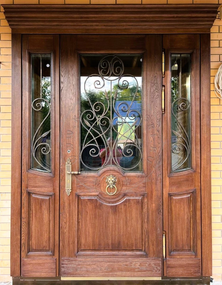 Дверь в загородный дом с ковкой и стеклом Н-2860 фото 1